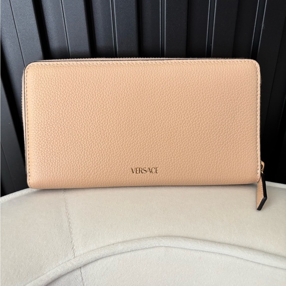 NWT VERSACE WALLET - Picture 3 of 7